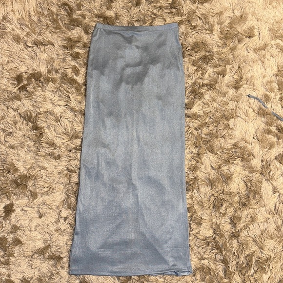 Slinky Halter Top & Maxi Skirt Set - Picture 9 of 11